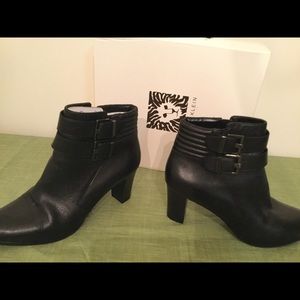 Anne Klein black size 9.5 ankle boots